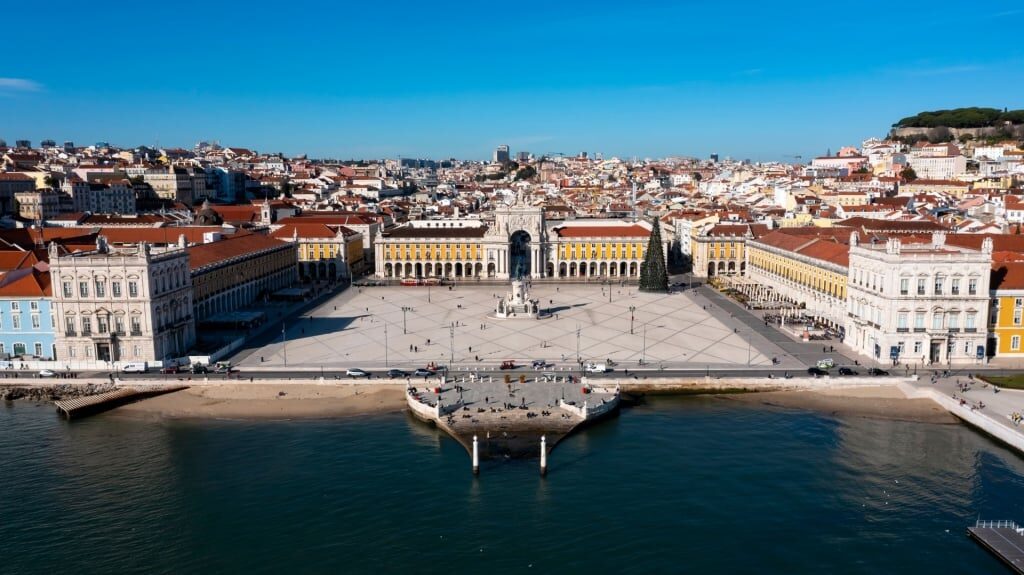 Lisbon vs Porto - Praça do Comércio, Lisbon