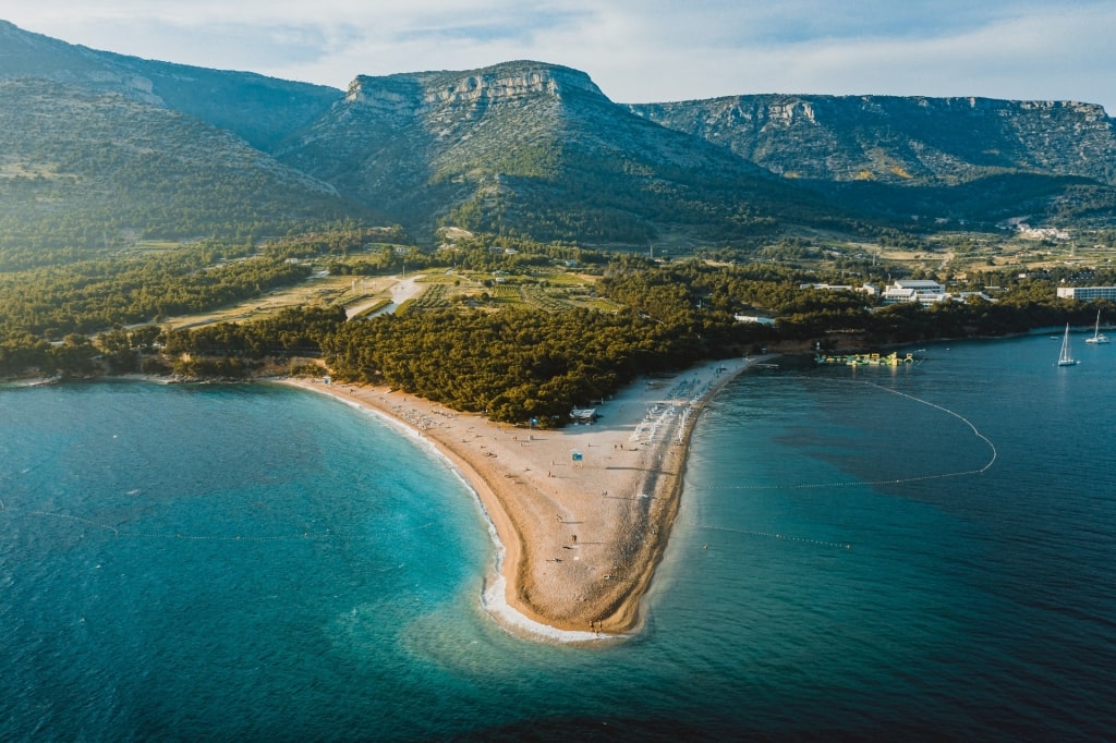 Sandy coastline of Zlatni Rat