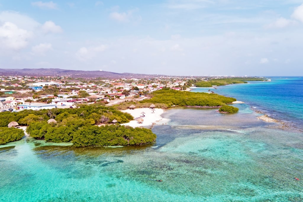 Clear waters of Mangel Halto