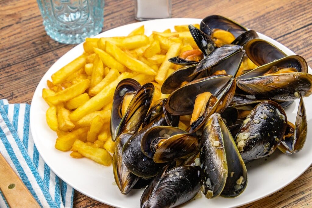 Platter of moules et frites