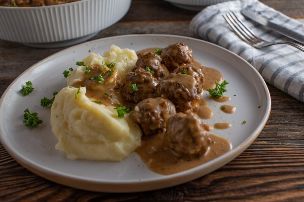 Köttbullar on a plate with mashed potatoes