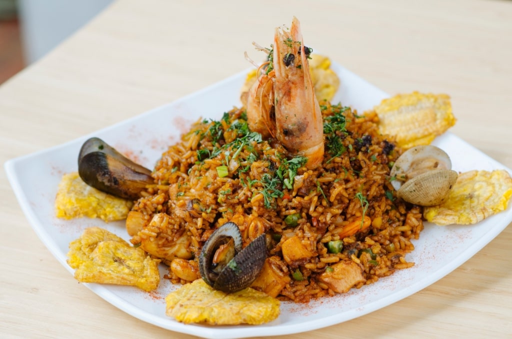 Arroz marinero on a plate