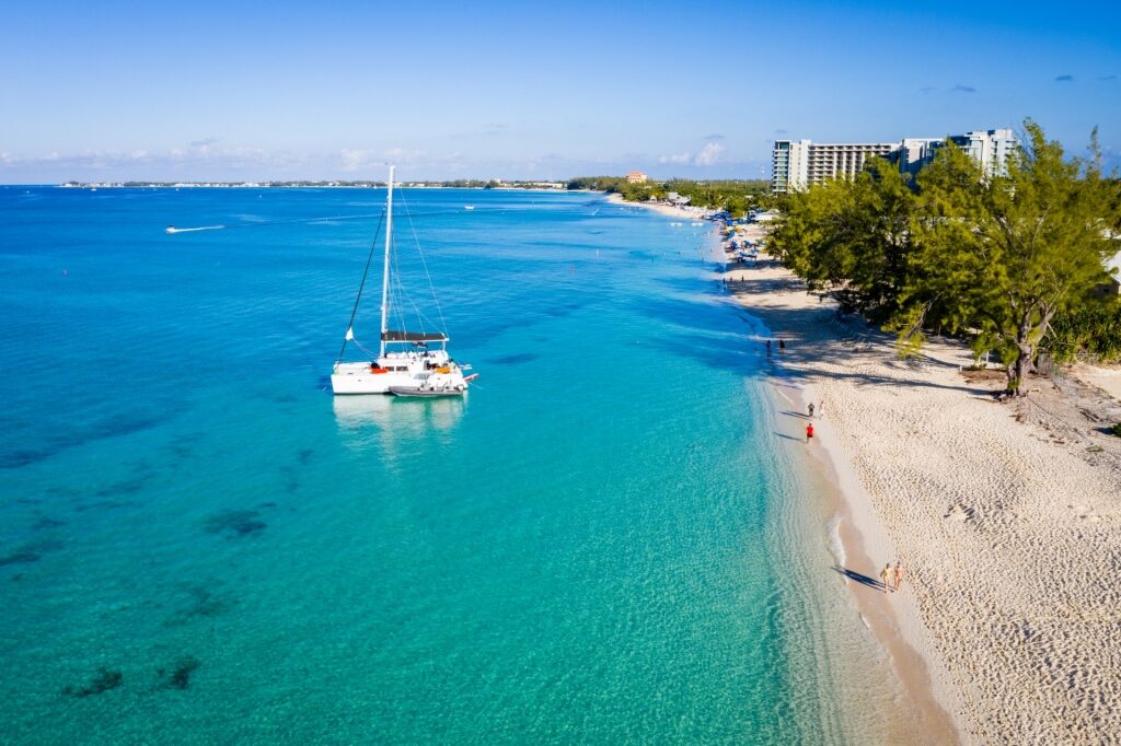 Best beaches in April - Seven Mile Beach, Grand Cayman