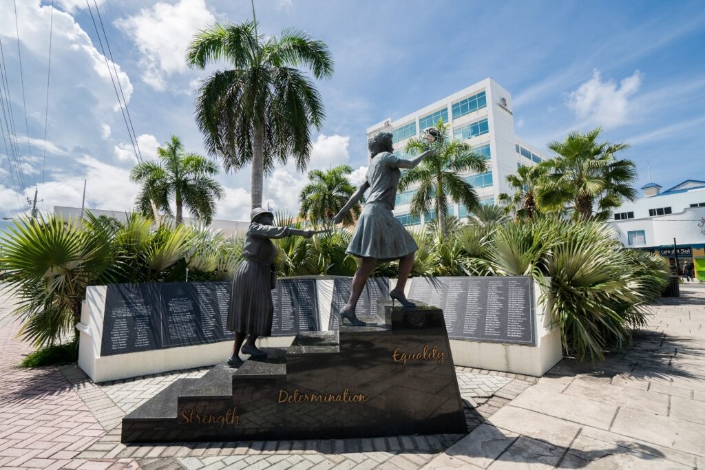 Statue in Heroes Square, George Town