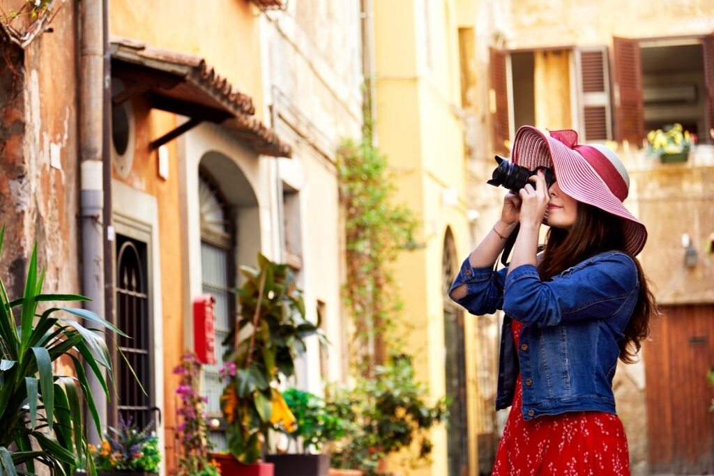 Woman sightseeing in Trastevere
