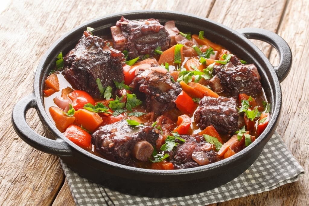 Meaty rabo de toro in a pot