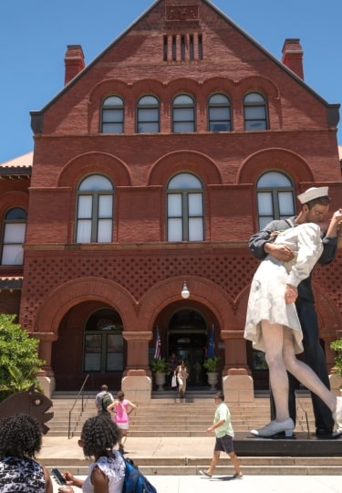 Kissing statue, one of the most unique things to do in Key West