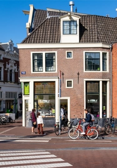 Amsterdam travel tips - biking in Amsterdam