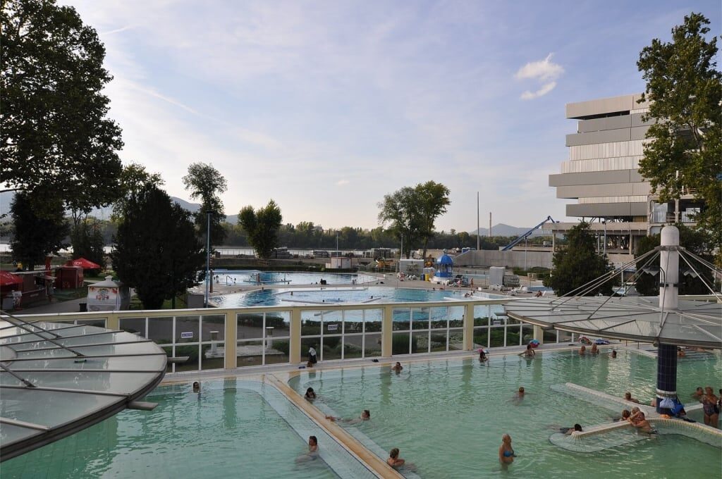 People bathing in Dagály Thermal Bath