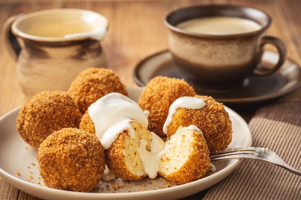 Hungarian food - Túrógombóc