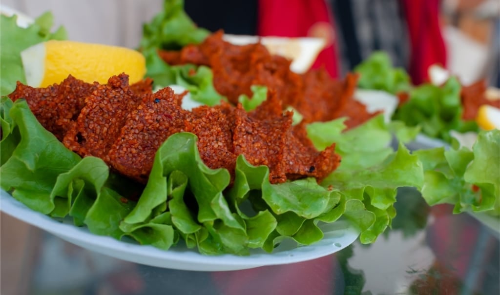 Çiğ köfte on a plate with lettuce