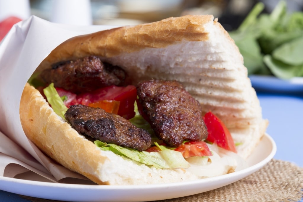 Meaty köfte ekmek on a plate