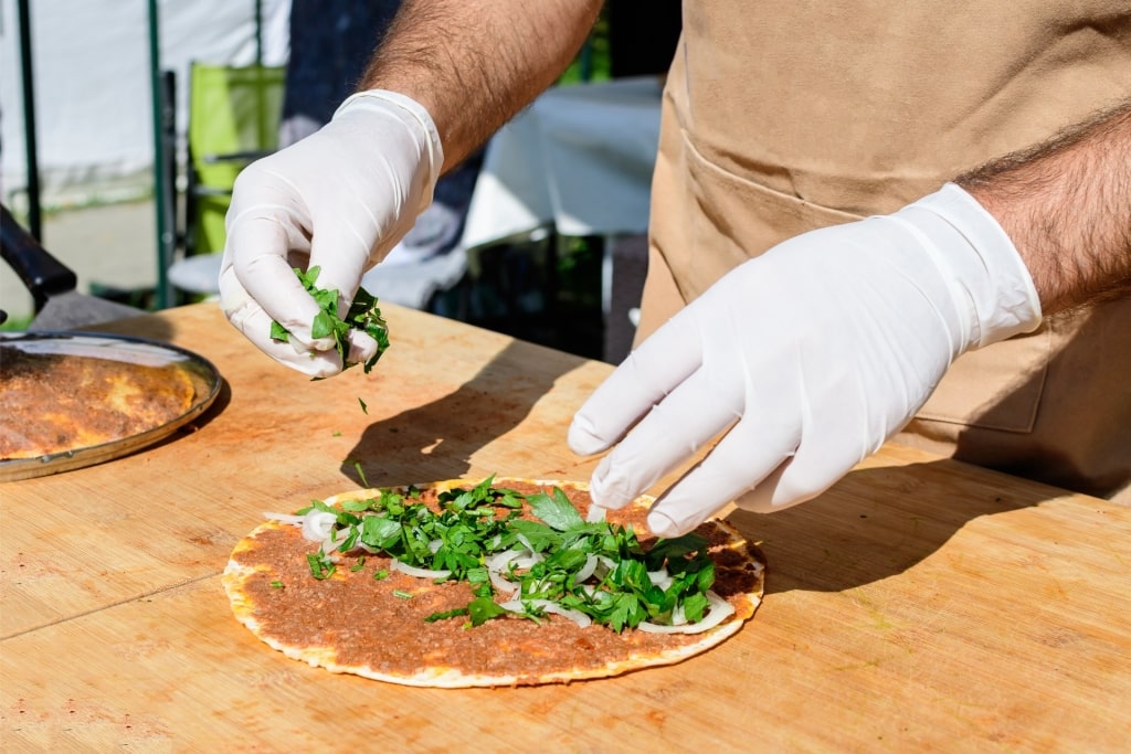 Man preparing lahmacun in Istanbul