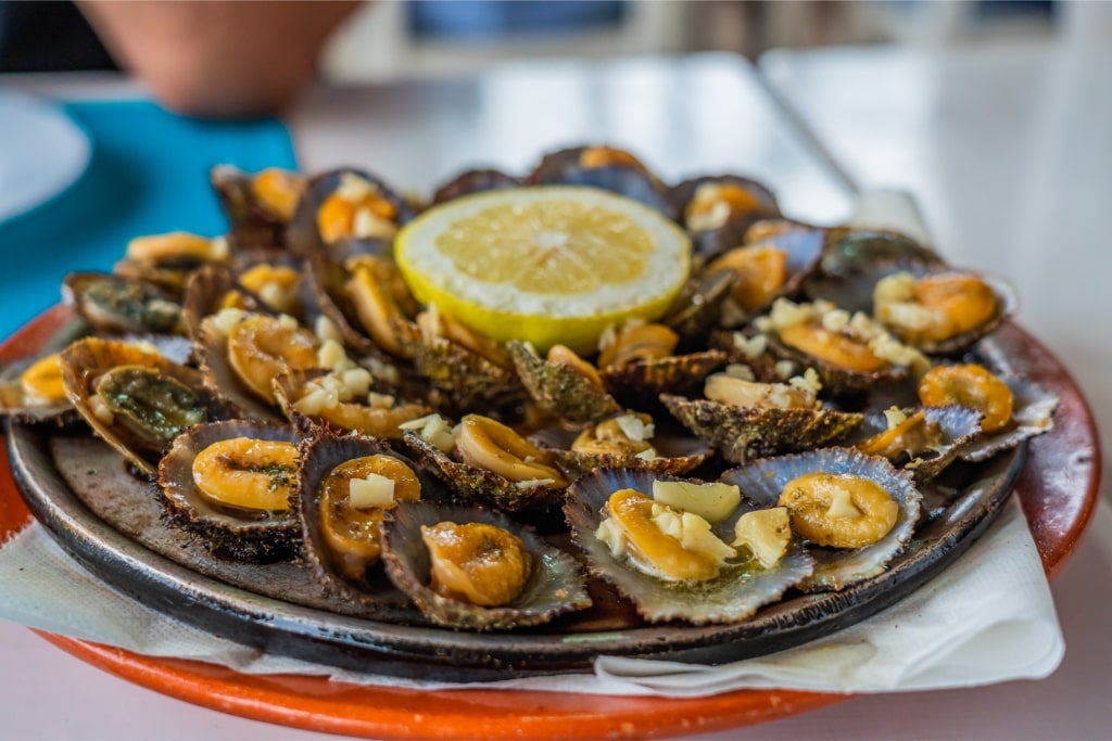 Platter of fresh Lapas dos Açores