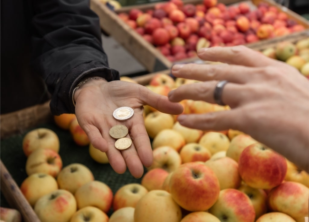 Person paying at a market in Salzburg