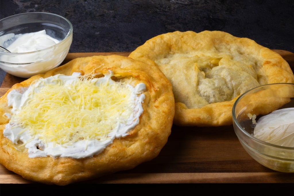 Langoš with cream and cheese