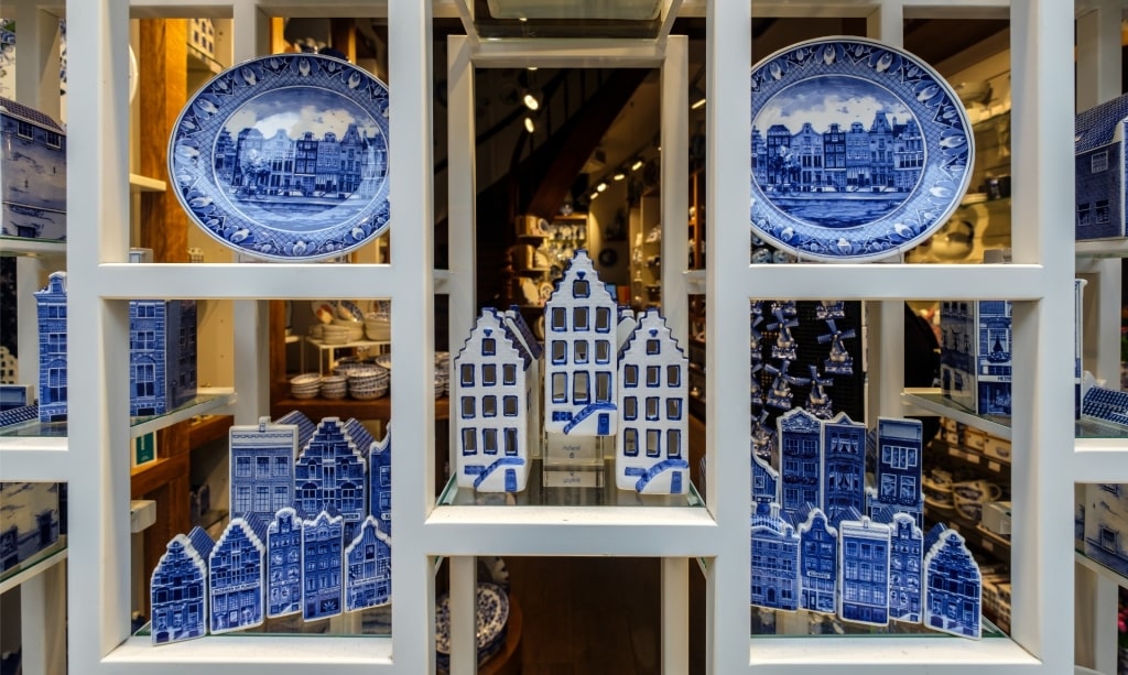 Delftware ceramics on display as Amsterdam souvenirs