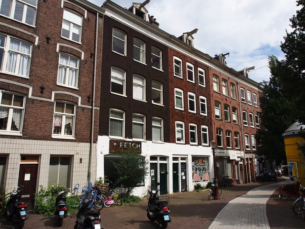 Row of historic buildings along Gerard Doustraat in Amsterdam’s De Pijp neighborhood