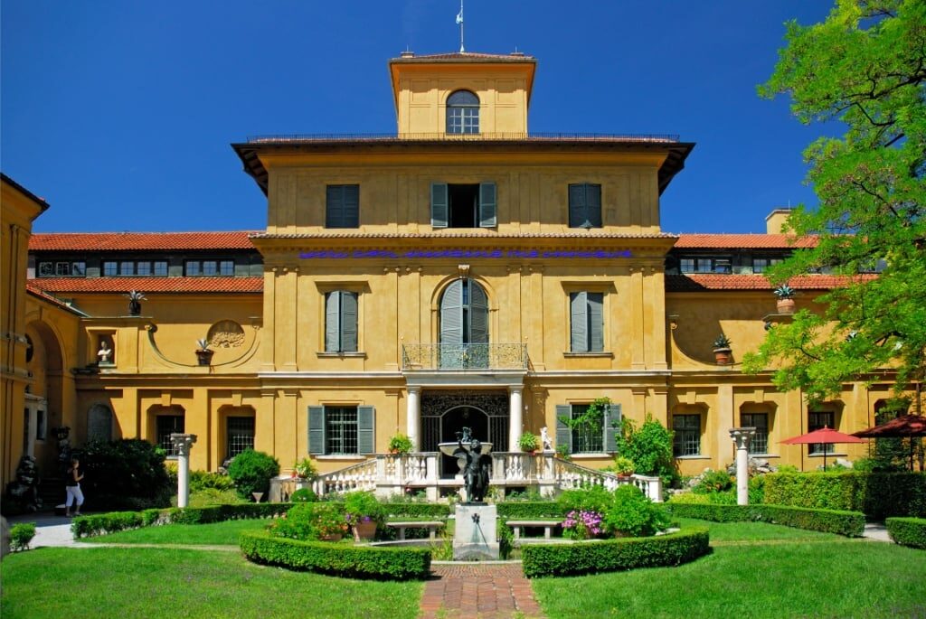 Exterior view of Lenbachhaus in Munich