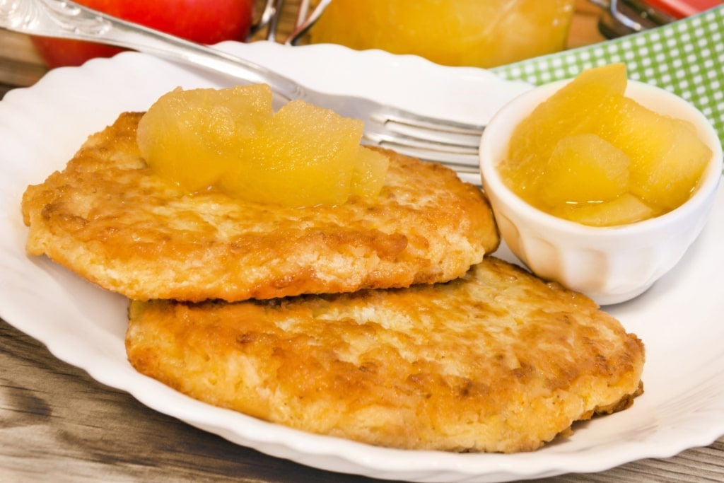Traditional food in Cologne, Reibekuchen potato pancakes served with apple sauce