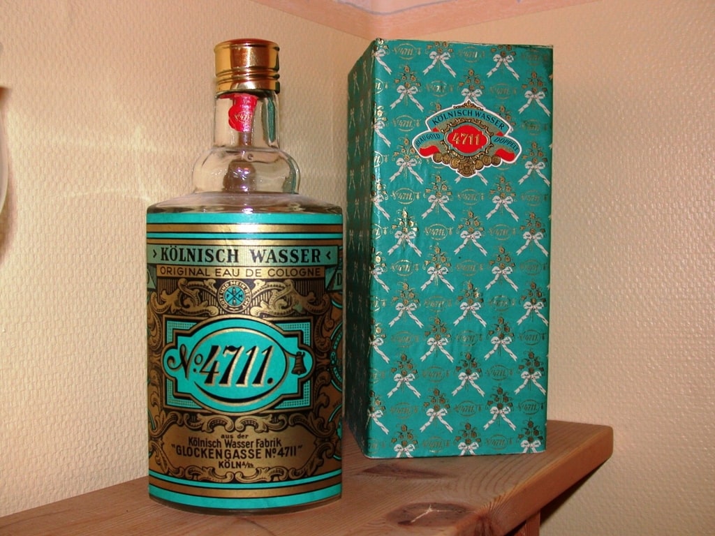 Classic 4711 Eau de Cologne bottle with packaging box