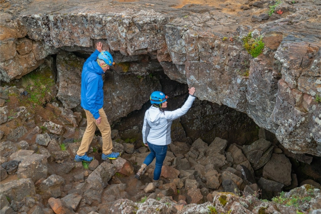 Couple exploring Gjábakkahellir in Iceland