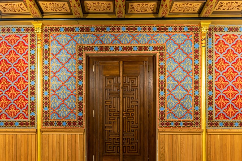 View inside Rumbach Street Synagogue
