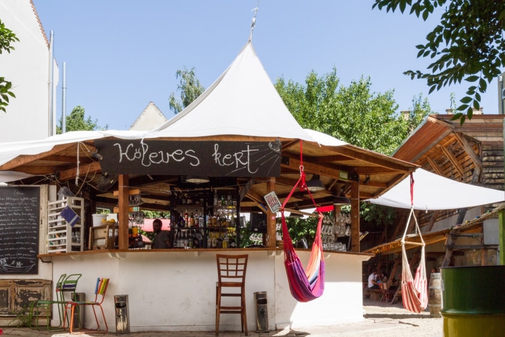Street view of Kőleves restaurant in Budapest