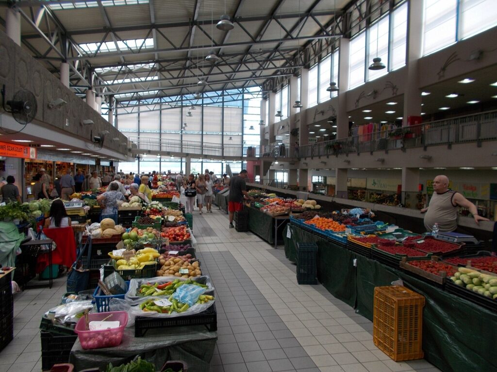 View inside Fehérvári Street Market