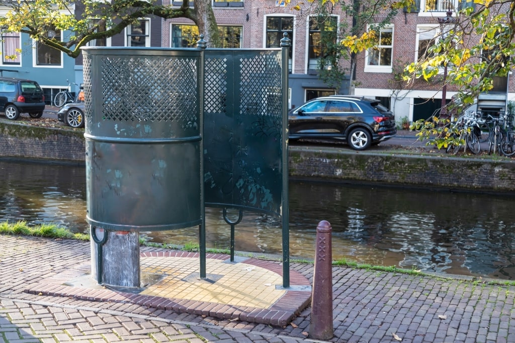 Traditional Amsterdam Plaskrul pee curl
