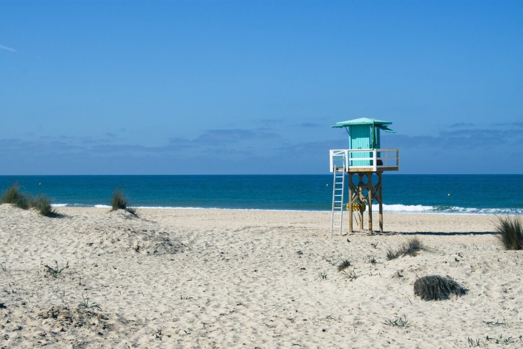Playa de Camposoto beach in San Fernando with a lifeguard station by the shore