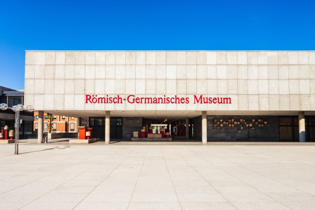Exterior view of the Römisch-Germanisches Museum with contemporary architecture