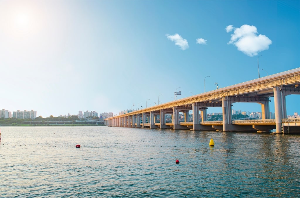 Panoramic view of Banpo Bridge over the Han River in Seoul, South Korea