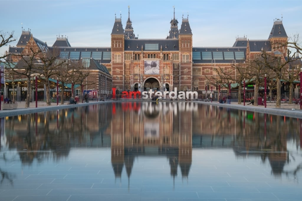 Rijksmuseum reflected in water with ‘I amsterdam’ letters in front