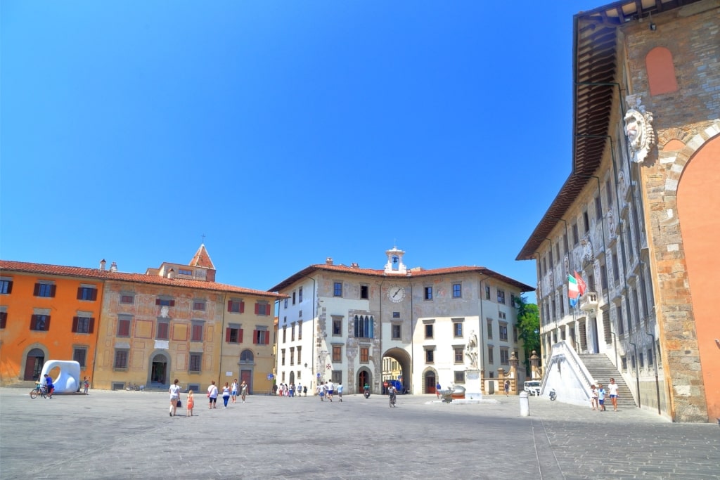 Wide-angle shot of Piazza dei Cavalieri in Pisa