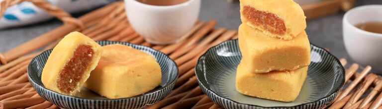 Traditional pineapple cakes, one of the best Taiwan souvenirs