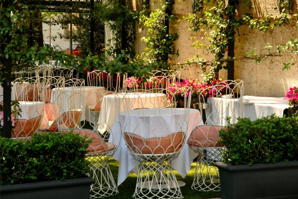 Elegant table setting at a restaurant on Via Veneto in Rome