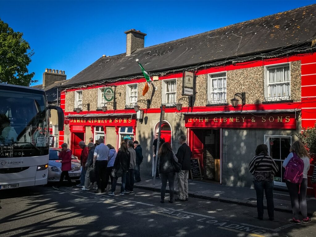 Street view of an Irish pub