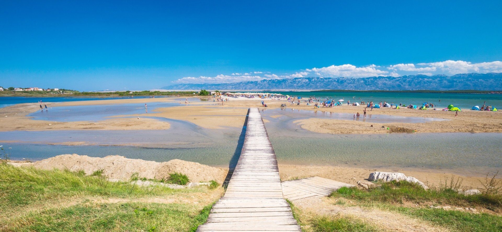 Story Portfolio successfully updated! ✨, I'm so thankful for all the  amazing folks who trusted me with such cool projects! , If you're in need  of an experienced storyboard artist, hit me up! , 💌 ..., image size:1920x890