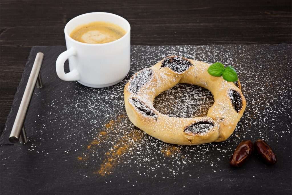 Maltese honey ring pastry Qaghaq tal-Għasel with coffee