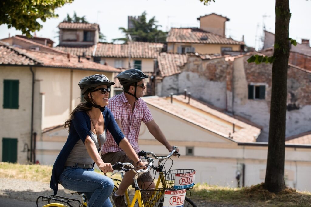 Scenic bike ride in Lucca, Italy