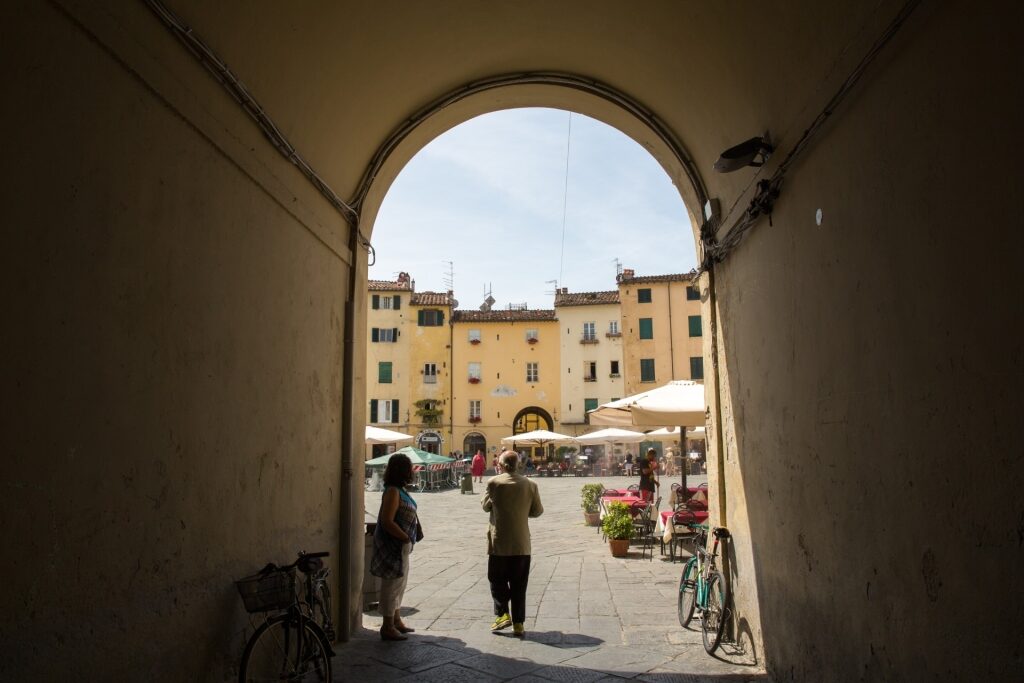 Alley opening onto Lucca’s Piazza dell'Anfiteatro