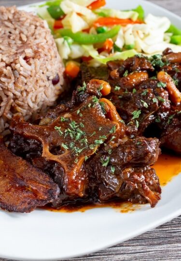 Caribbean braised oxtail stew, food in Bonaire