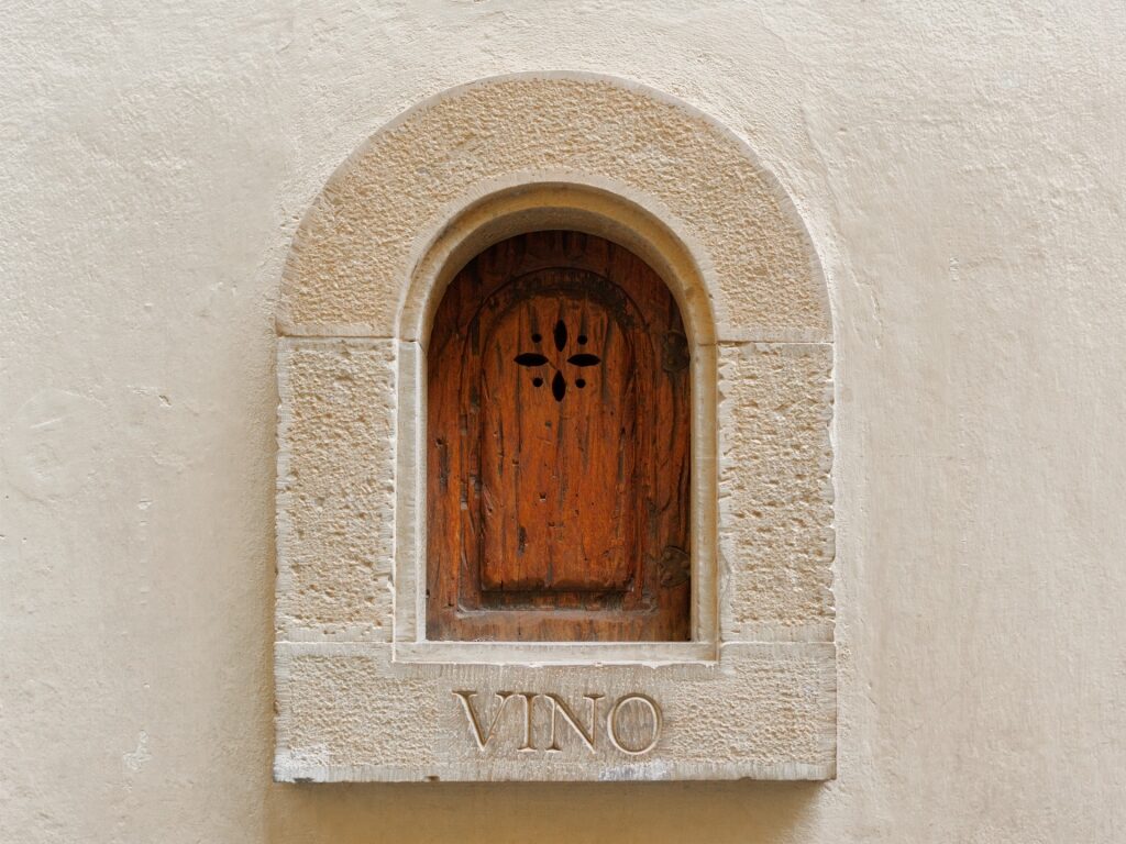Buchetta del vino, a unique medieval wine portal in Florence