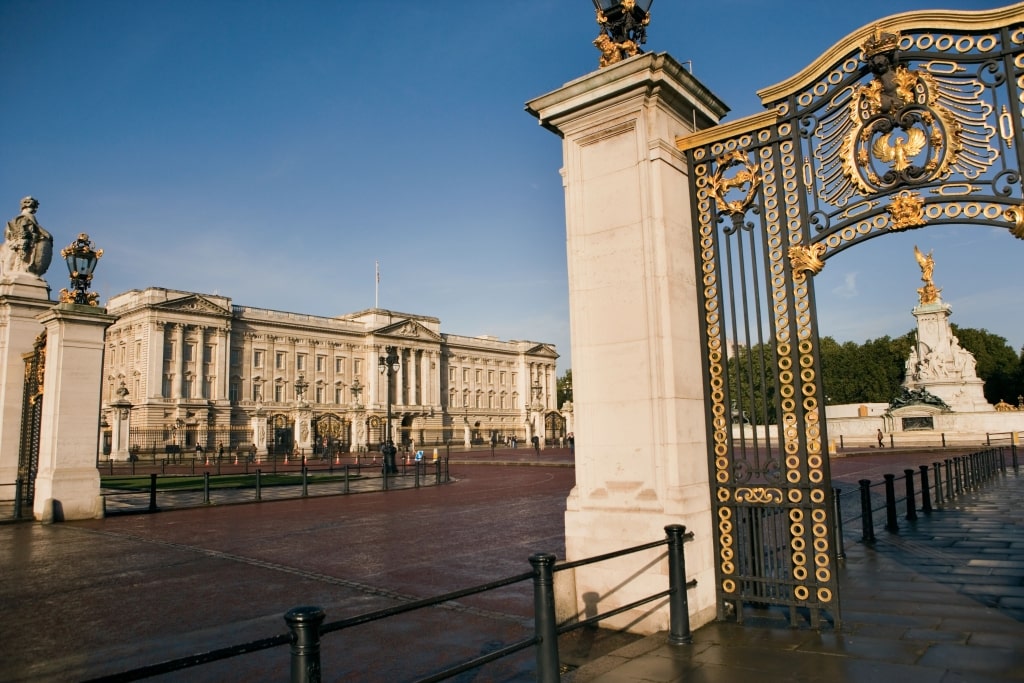 Buckingham Palace framed by the ornate gates of the Victoria Memorial, one of London’s most iconic royal landmarks