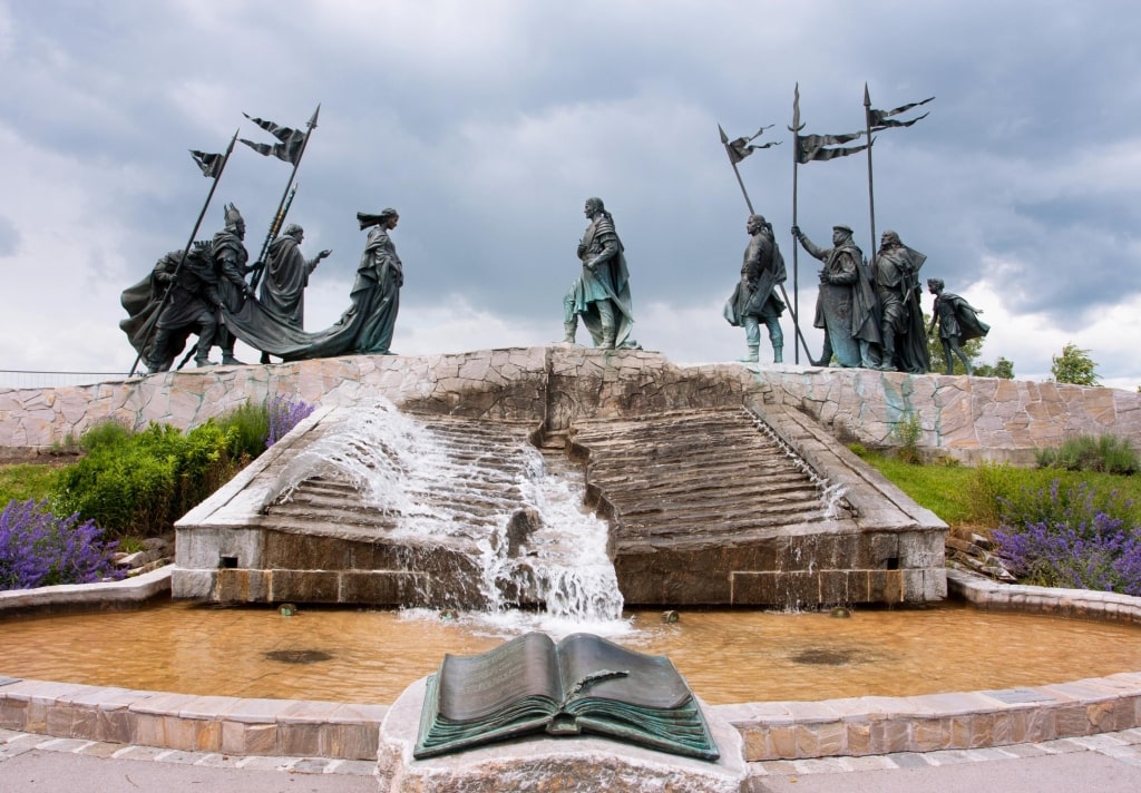 The Nibelungen Fountain (Nibelungenbrunnen) depicting the historic meeting of Kriemhild and King Etzel along the Danube Promenade.