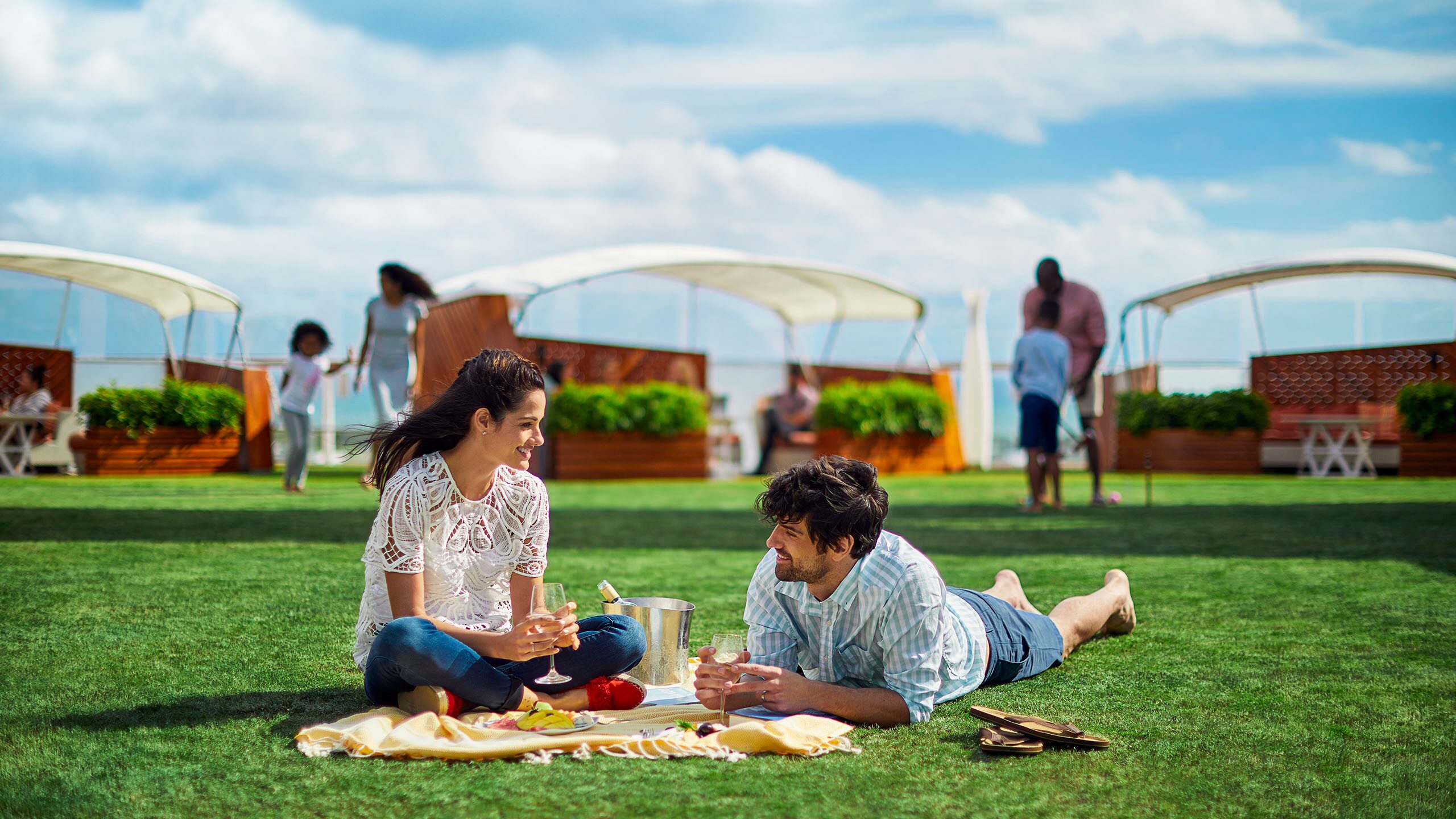 Can enjoy. Силуэт гор на закате солнца. Люди обедают в ресторане. Аромасвечи enjoy your life. Can enjoy.