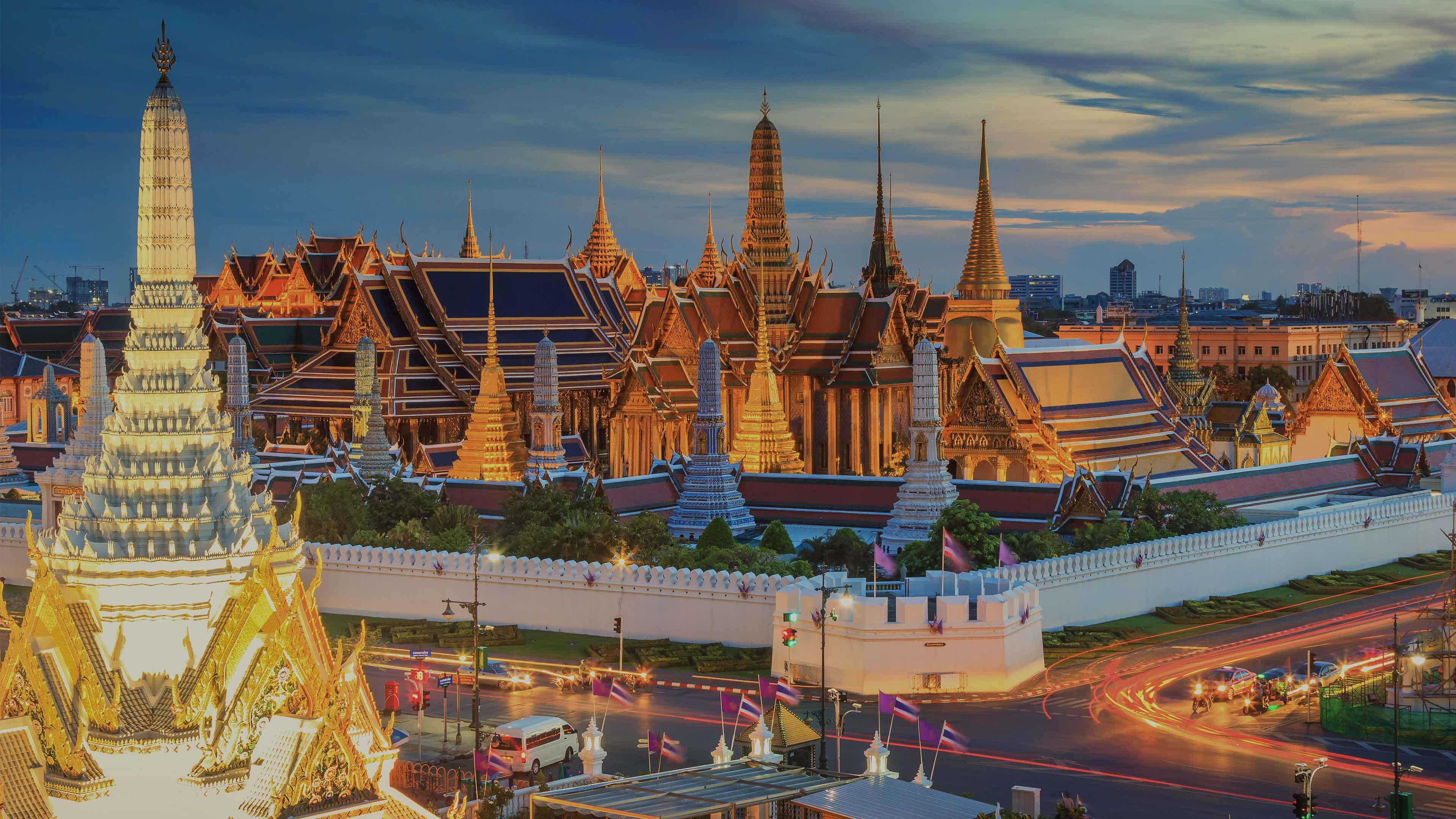 Почему в бангкоке. Храм изумрудного Будды в Бангкоке. Гранд Палас Бангкок. Бангкок храм Пхракэу. Бангкок столица Таиланда достопримечательности.