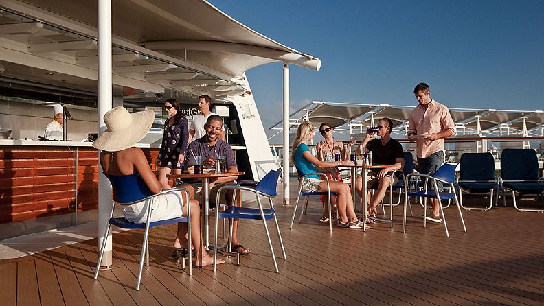 https://www.celebritycruises.com/is/image/content/dam/celebrity/eat-and-drink/4335-pool-mast-bar-eat-and-drink-rest-and-cafes.jpg?$16x9-med$